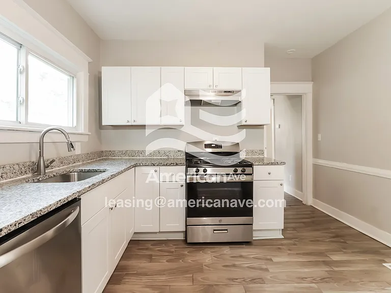 1033617_006_kitchen_6.jpg