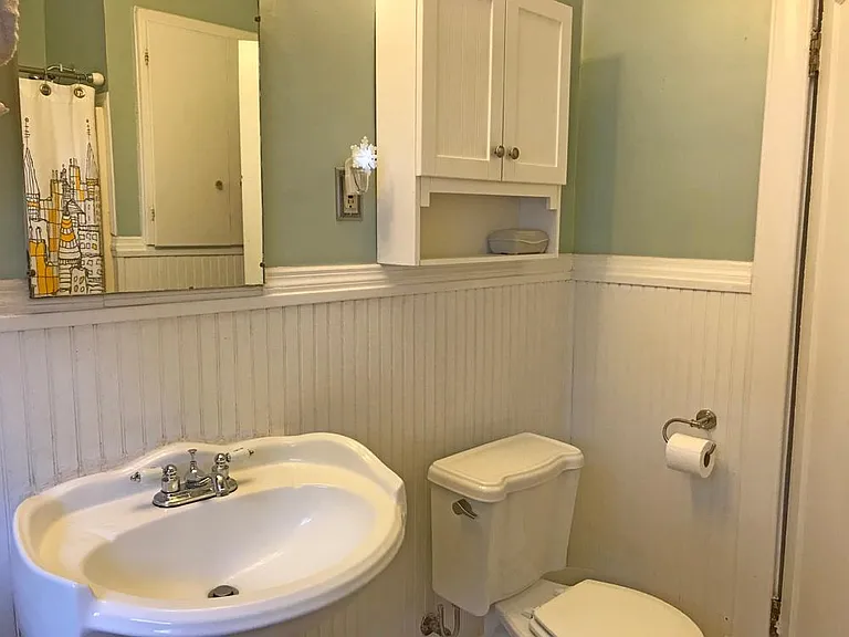 1858 Oliver Ave — Photo 10