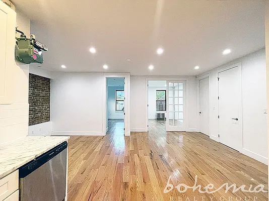 Rented by Bohemia Realty Group | media 8