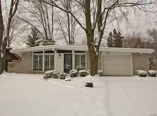 29835 Rock Creek Dr, Southfield, MI 48076