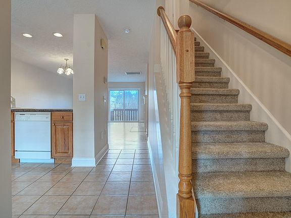 4th image of 825 Oaktree Blvd