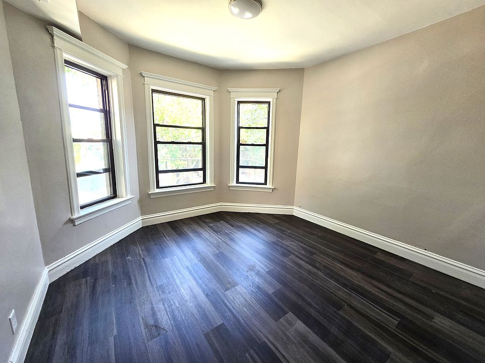 1st image of 3110 S Lowe Ave #1