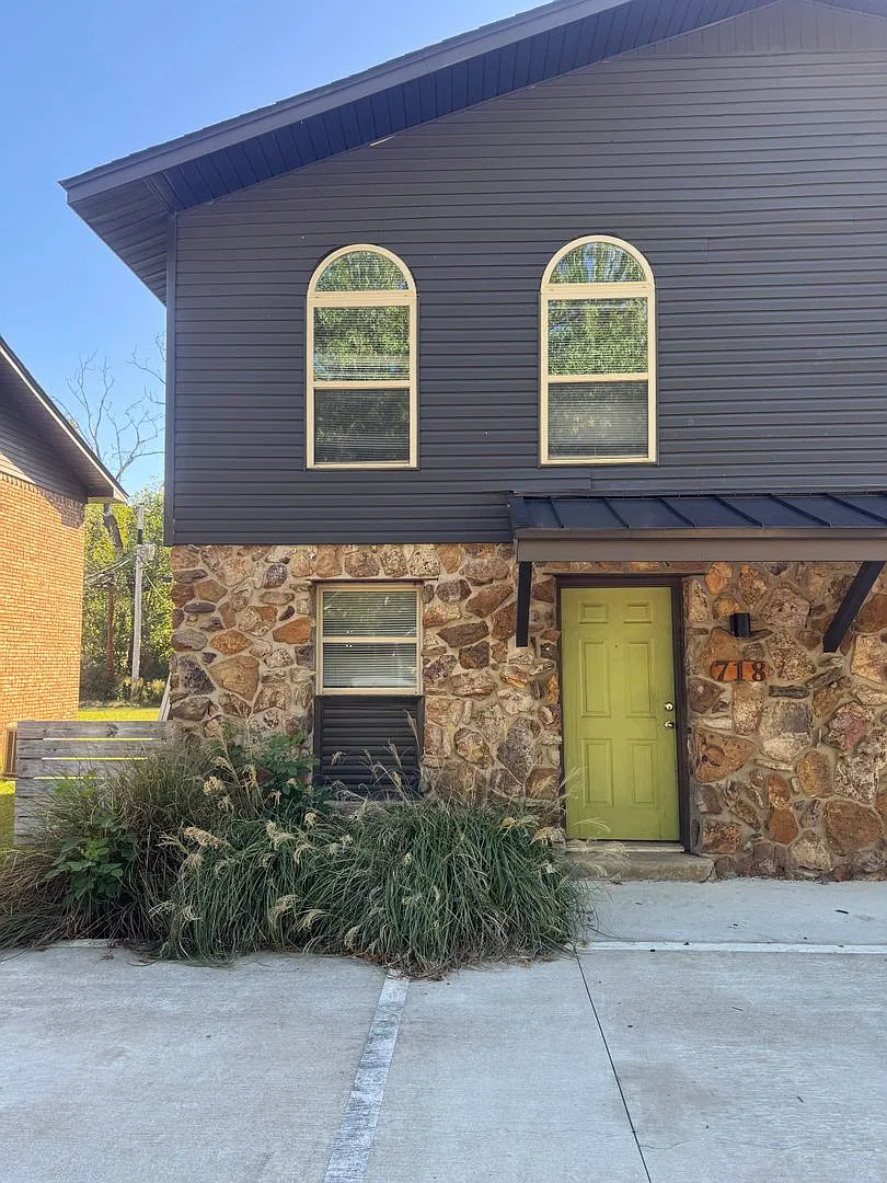 718 S. Mitchell — Photo 1