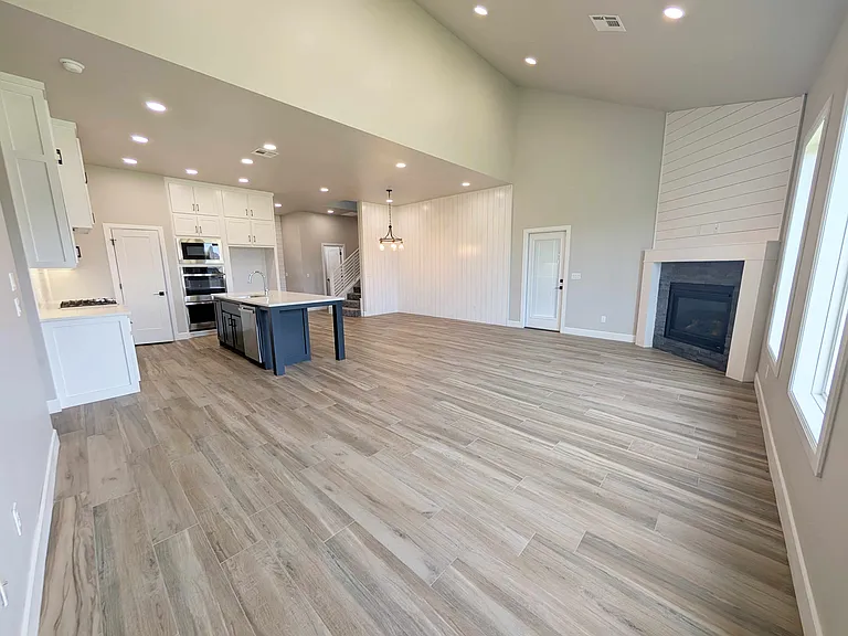 6313 NW 157th St — Photo 3