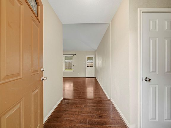 4th image of 2708 Shady Creek Dr