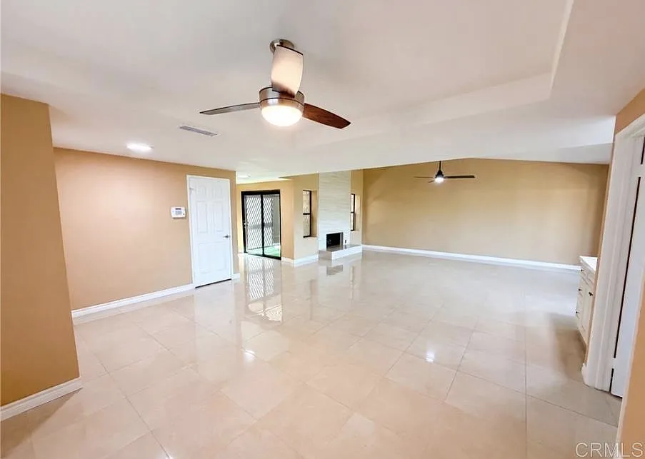 3 bed, 12.0 bath, 999 sqft, $3,000 — Photo 3