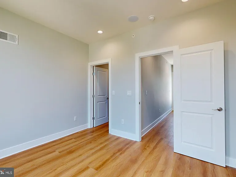 511 N Paxon St — Photo 11