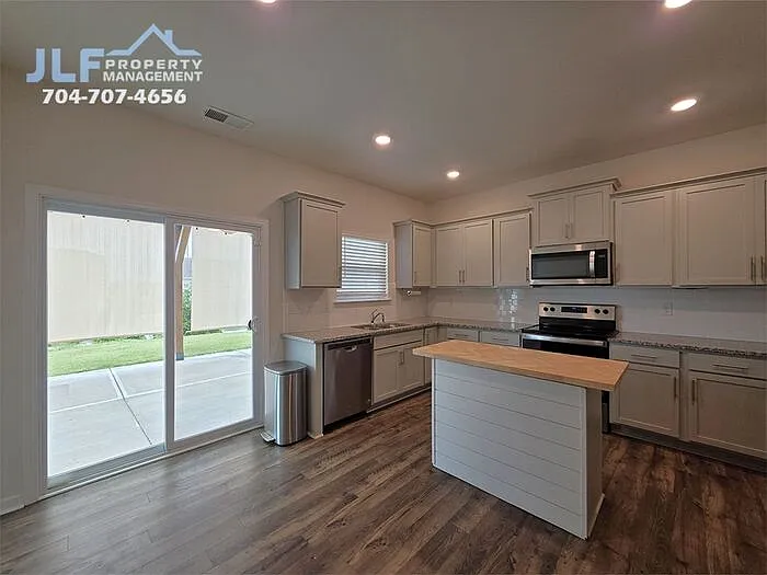 3290 Shining Rock St SW — Photo 6