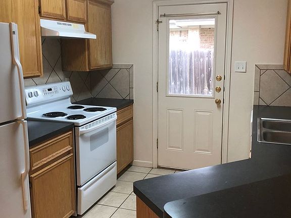 3rd image of 1302 Nicholas Cir APT B