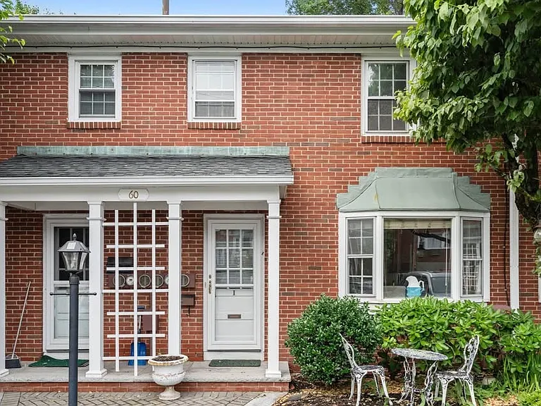 60 Lake St #I — Photo 1