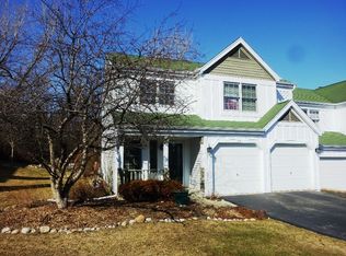 150 Spring Ct N, Carpentersville, IL 60110