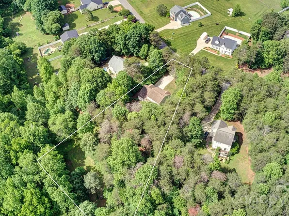 369 Brook Glen Dr, Mooresville, NC 28115