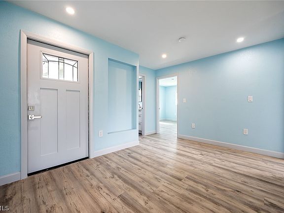 3rd image of 6293 Park Rd