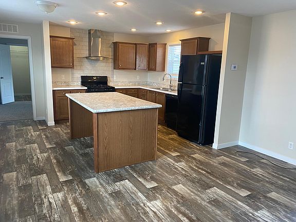 2nd image of 59504 Hardy Ln