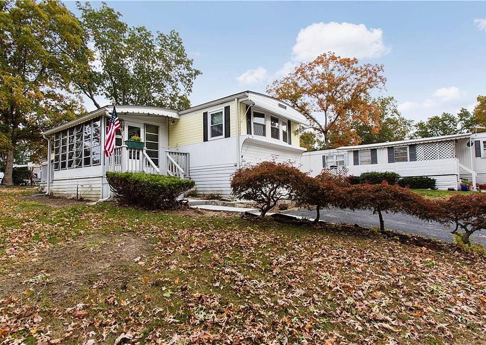1st image of 23 Breezy Lake Dr