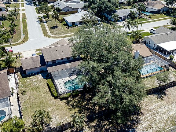 3rd image of 2779 Valencia Ln W