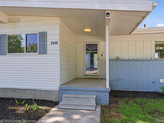 4th image of 2549 Riverwood Dr