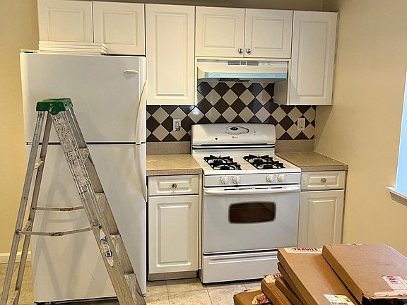 5th image of 335 Bradley Ave