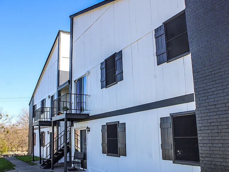 Saddle Ridge Apartments — Photo 12