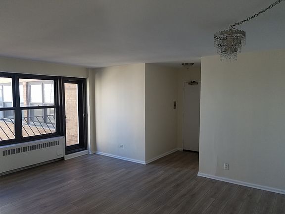 2nd image of 6118 N Sheridan Rd APT 1207