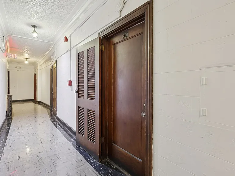 Bayard Manor Apartments — Photo 69