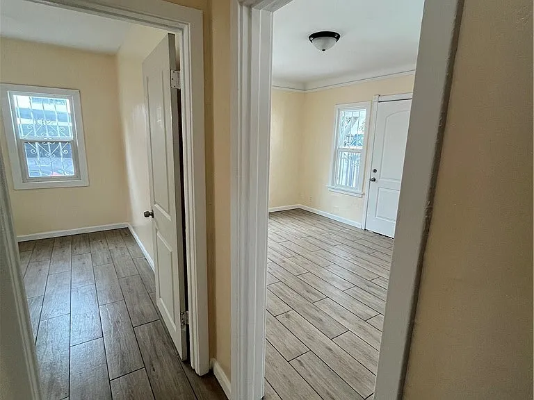 612 E 87th Pl #1/2 — Photo 2