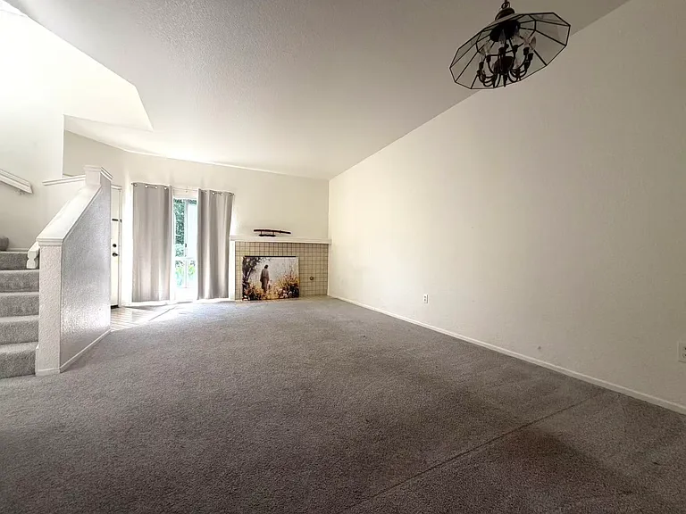 194 Greenmoor #85 — Photo 3