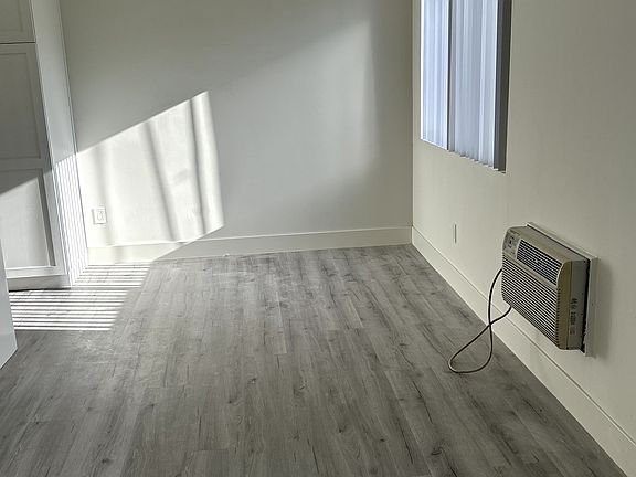 5th image of 14825 Vanowen St APT 8