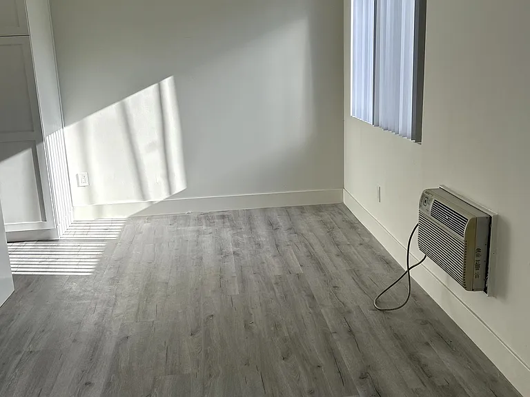 14825 Vanowen St #8 — Photo 5
