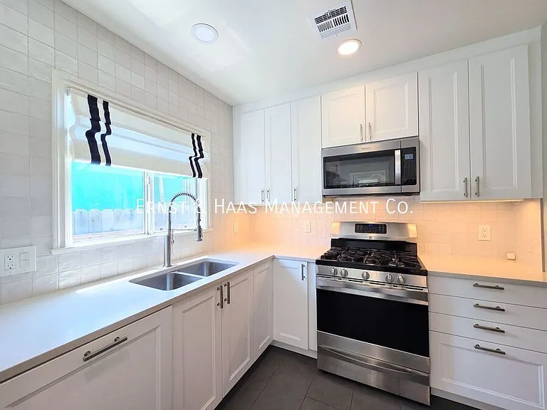 1926 Daisy Ave — Photo 9