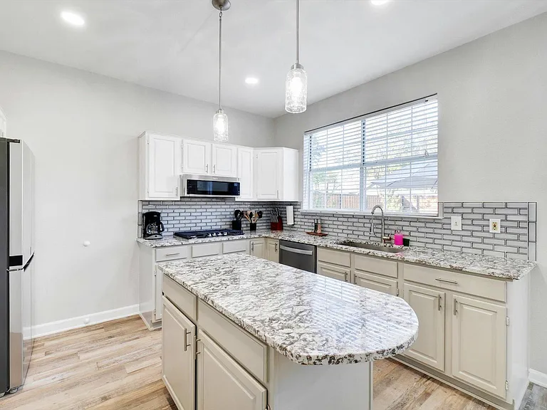 2062 Arena Dr — Photo 11