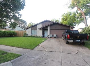 216 W Williamsburg Mnr, Arlington, TX 76014