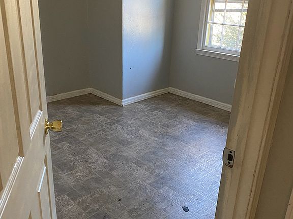 4th image of 214 Ashcroft Dr
