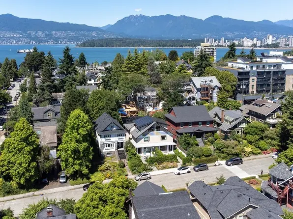 2575 W 3rd Ave, Vancouver, BC V6K 1M2