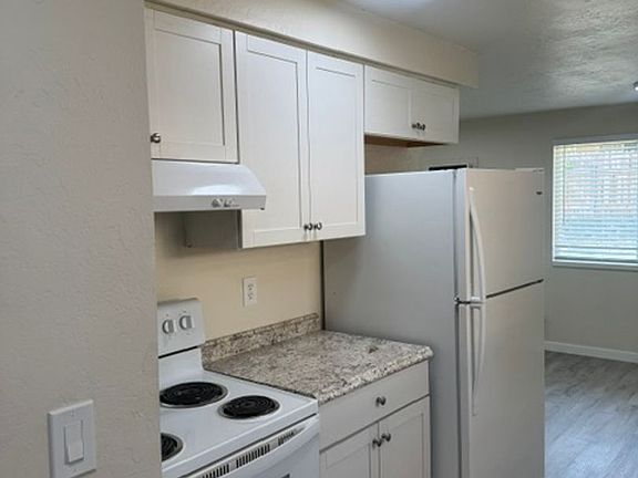 4th image of 3007-3009 Juanipero Way