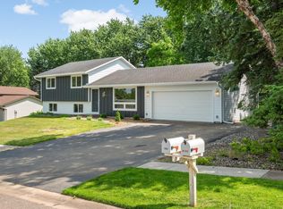 8090 159th St W, Apple Valley, MN 55124