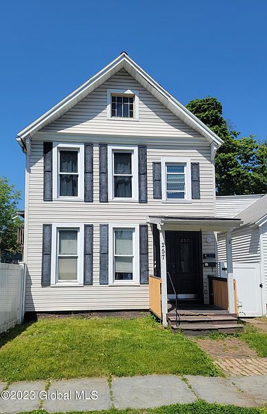 2nd image of 257 4th Avenue