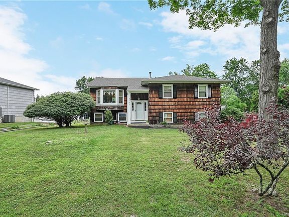 3rd image of 3193 Amelia Dr