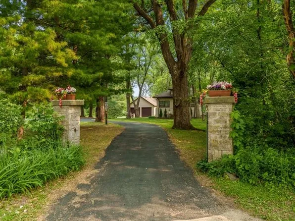 2373 Geddes Rd, Rockford, IL 61103