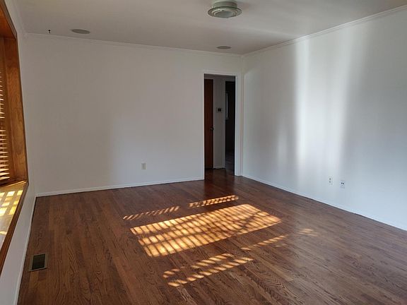 5th image of 3135 Fernwood Ave