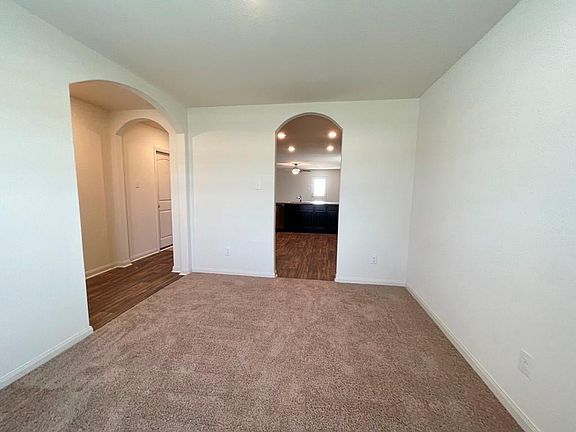 5th image of 313 Crescent Park Dr