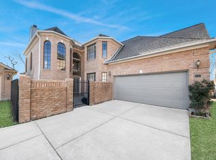 8047 Oakwood Garden St, Houston, TX 77040