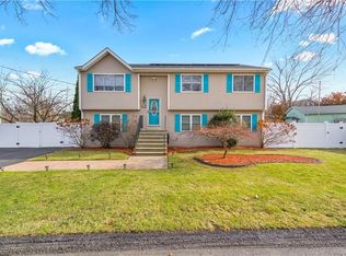12 Railroad Row, Warwick, RI 02886