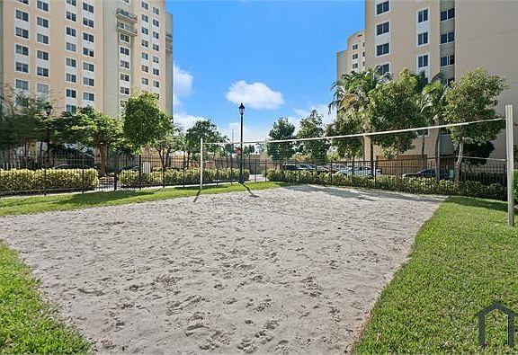 4th image of 700 NW 6th Ave