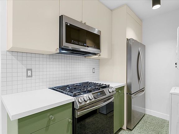 5th image of 6615 Franklin Ave APT 119