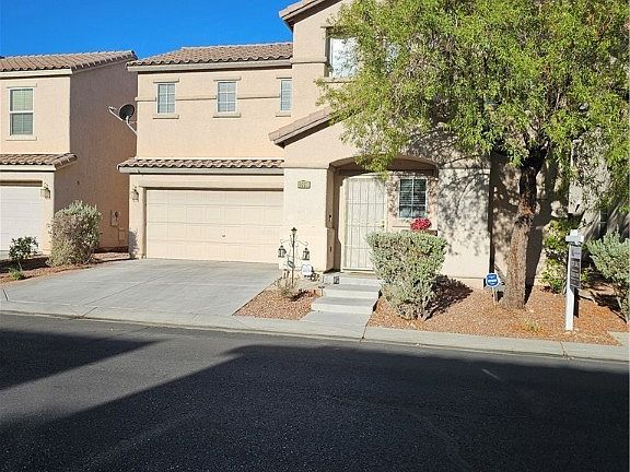 2nd image of 8061 Dutch Villas St