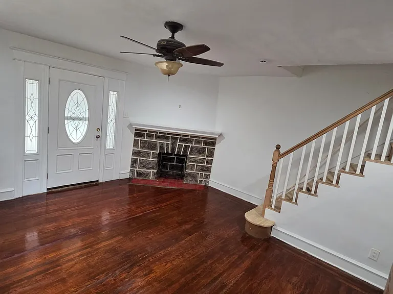2449 Marshall Rd — Photo 5