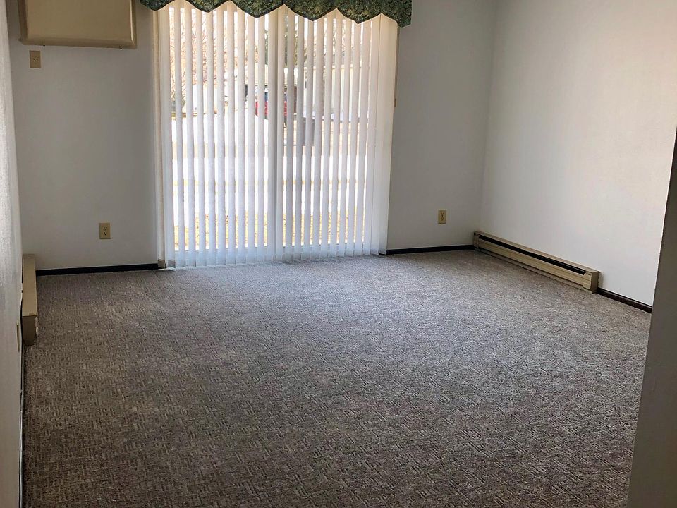 Oakwood II 203 S Oak St Lake Mills, WI Zillow Apartments for Rent