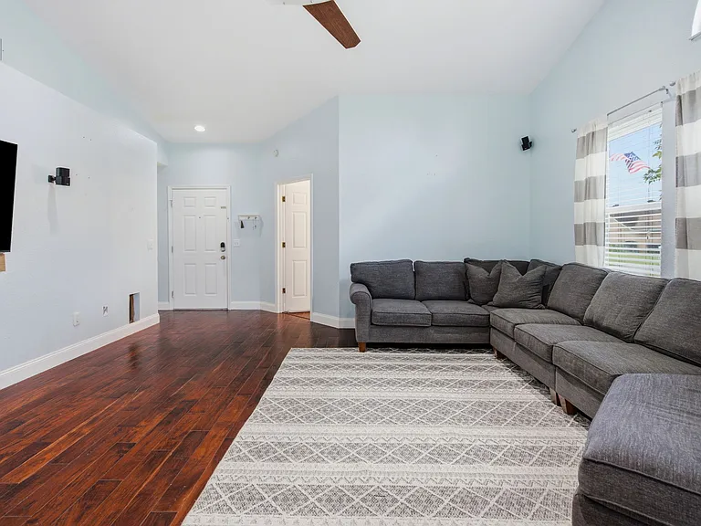 12118 Dickenson Ln — Photo 11