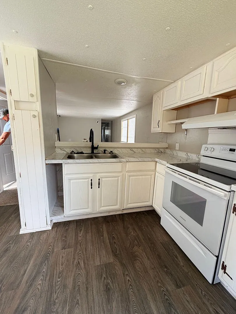 Madisonville Mobile Home — Photo 2